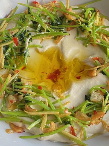 Hummus ozdobiony.jpeg